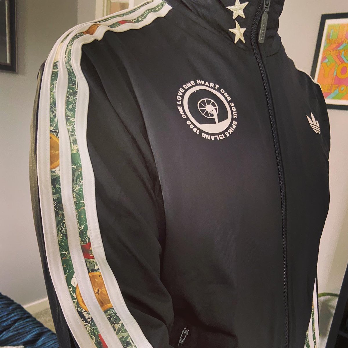 markpate83's tweet image. it might have took 7 weeks to arrive but i’m well happy with my #stoneroses🍋 @adidasoriginals custom made #tracksuitjacket from @retrorockstarclothing #oneloveoneheartonesoul