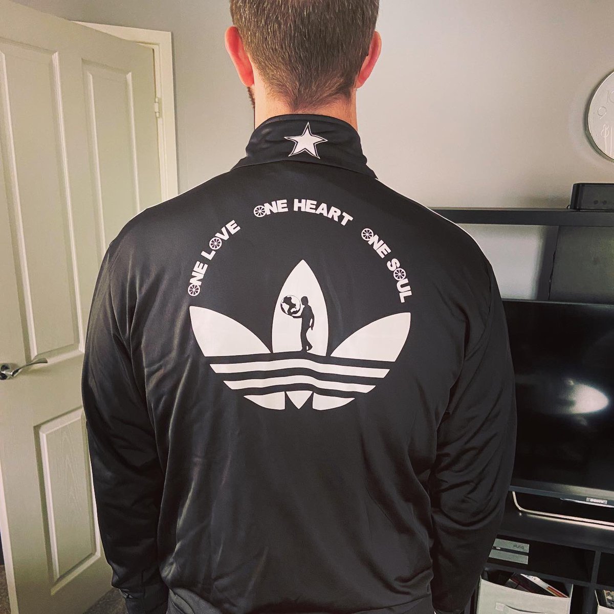 markpate83's tweet image. it might have took 7 weeks to arrive but i’m well happy with my #stoneroses🍋 @adidasoriginals custom made #tracksuitjacket from @retrorockstarclothing #oneloveoneheartonesoul