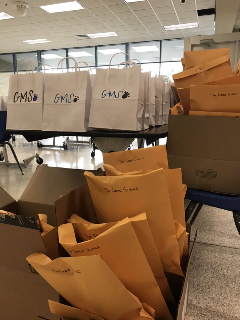GISRMurphy's tweet photo. Preparation is underway for the Back to School Dash! Hope to see all our Scotties Thursday night! 4:30-5:30 (6th grade) and 5:30-7:30 (all Scotties). #bubblingwithexcitement https://t.co/nKEznRbyX6