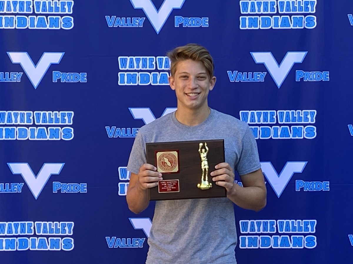 wvalleyathletic's tweet photo. Congratulations to Derek Sandowick for earning 1st Team All-Passaic County in Boys Basketball for the 2019/20 season. As a junior Derek scored 379 points and averaged 14.6 pts./game shooting 46% from the field. #VALLEYPRIDE 
@WVHS_Principal @WayneValleyHS https://t.co/vywjZJlUY4