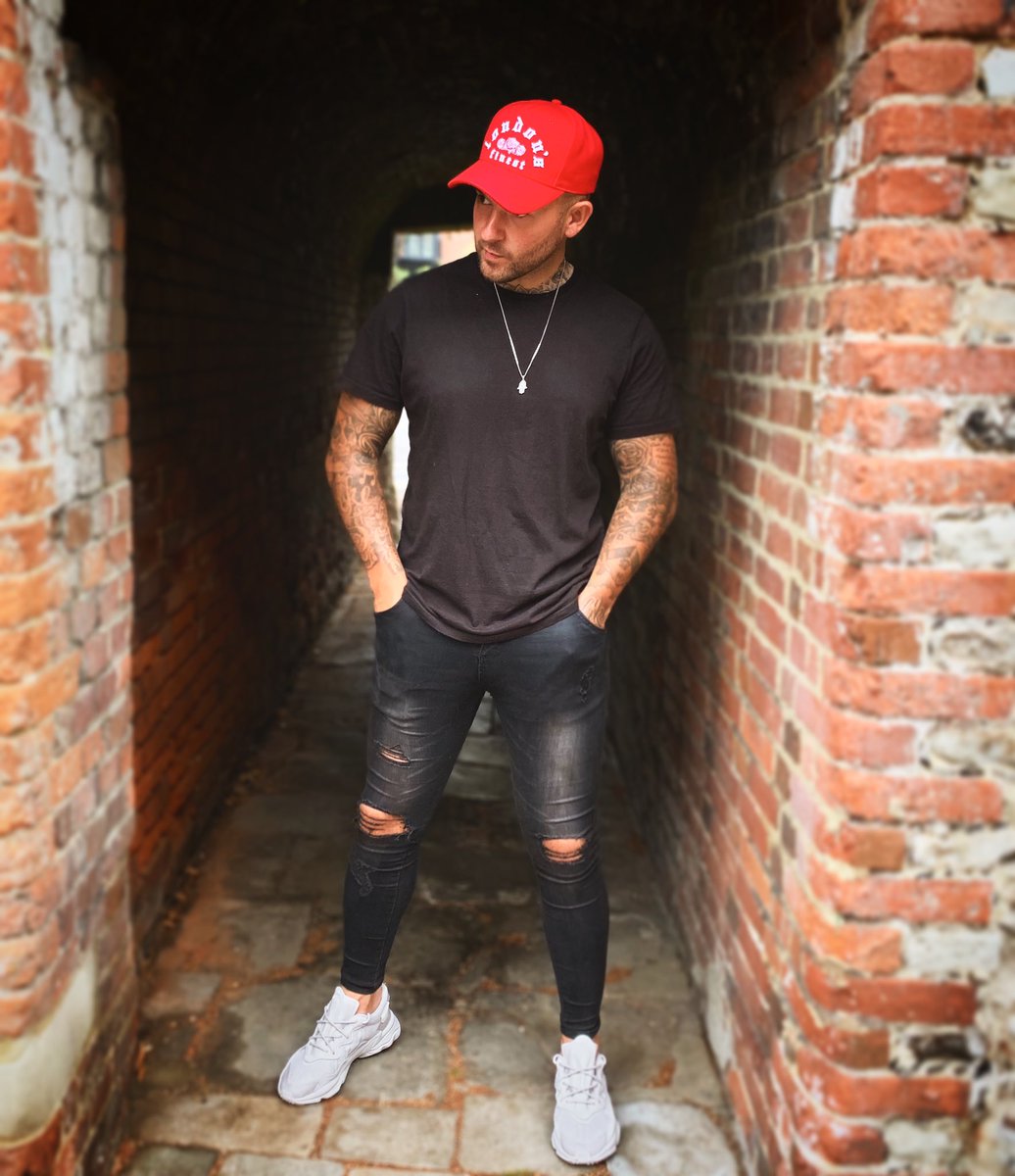 I do actually make music as well when I’m not busy posing for content 📸😂

#musicproducer
#dj
#housemusic
#dancemusic
#housedj