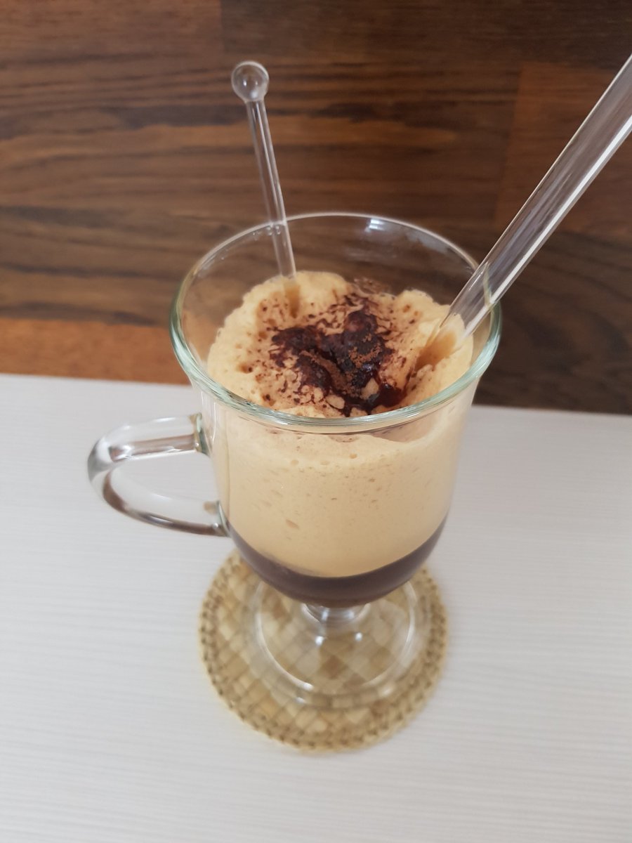IrenaUlcar's tweet photo. Pretvarjam se, da začenjam, ne končujem, dopust.  #espressofreddo https://t.co/y763yggnNH