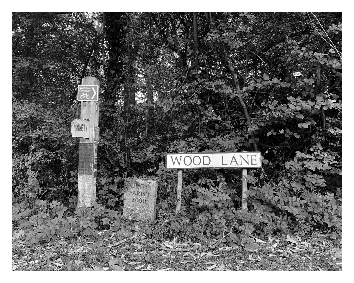 JoeARWright's tweet photo. et ab eodem ; usque crokrigge
‘and from that to Cockridge’
Keeping to the current parish bdy, along a section known before as Cockride or Cockridge, now Queen St. A natural curving ridge with views either side
This is where we turn off Wood Lane
#Ref17 https://t.co/AZVVbeSKBJ