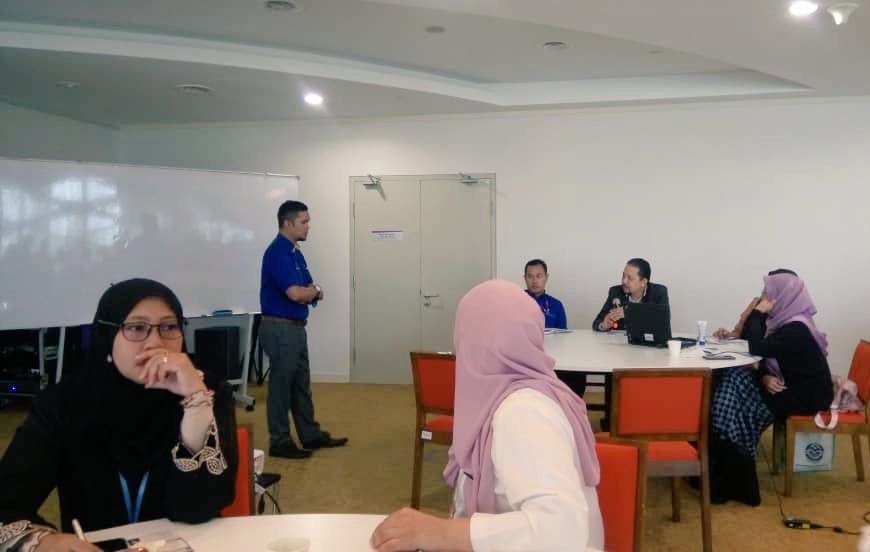 YunusYusaini's tweet photo. @JKRMalaysia yg juga merangkap sbg @UrusetiaJ hari ini bersama warga @KPWKM dlm sesi kursus hands on pelaporan tadbir urus Pengurusan Aset Tak Alih.
Kami cuba beri yg terbaik agar agensi dpt memahami kepentingan #TPATA.
#JKRPrihatinAsetKerajaan
@zukiAli_
@IrZulkefly
@bppacpab https://t.co/mLhHlwy68k