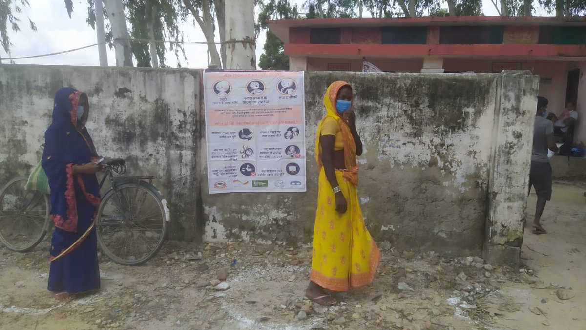 Welthungerhilfe's tweet photo. In #Nepal versorgen wir in der Corona-Krise besonders betroffene Menschen. Trotz des Lockdowns konnten unsere Partner in #Siraha in Abstimmung mit lokalen Behörden Nahrungsmittel- und Hygienepakete an 140 Familien verteilen. @WHHNepal @SABALNEPAL #AasamanNepal #ForwardNepal https://t.co/TszZg3s4dN
