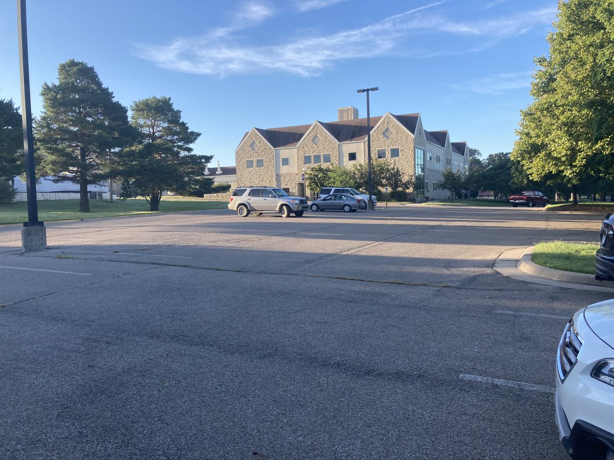 Paxanth's tweet photo. @emerald2ashlock if you’re up and going early enough there are lots of empty parking spots. Just sayin’. 😂 #offcampusprobs #parkingsolutions https://t.co/Ho5c910dX4