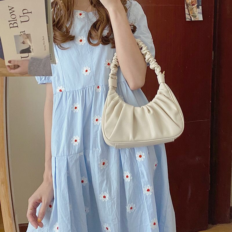 mellowxbag's tweet photo. [พร้อมส่ง] 🏳️ Charis Bag ✨⁣
น้องเป็นหนังนุ่มลื่น สะพายได้หลายแบบ มีสายสะพายแถมให้นะงับ ⁣
🏳️ size : 23x11x6cm⁣
🏳️ วัสดุทำจากหนัง PU ซับในด้วย polyester⁣
🏳️ มี2สี เบจ ฟ้า⁣
🏳️ 290฿ free reg. ⁣ https://t.co/SocWrMa7Hh