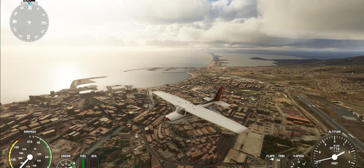 Así se ve nuestra #Melilla💙en el simulador de vuelo <a href="/MSFSofficial/">Microsoft Flight Simulator✈️</a> 2020, solo falta añadirle el edificio V Centenario y parte del Puerto Deportivo... para venir de serie está genial el realismo que han conseguido.

Un 10 para los muchachos del <a href="/MSFSofficial/">Microsoft Flight Simulator✈️</a>