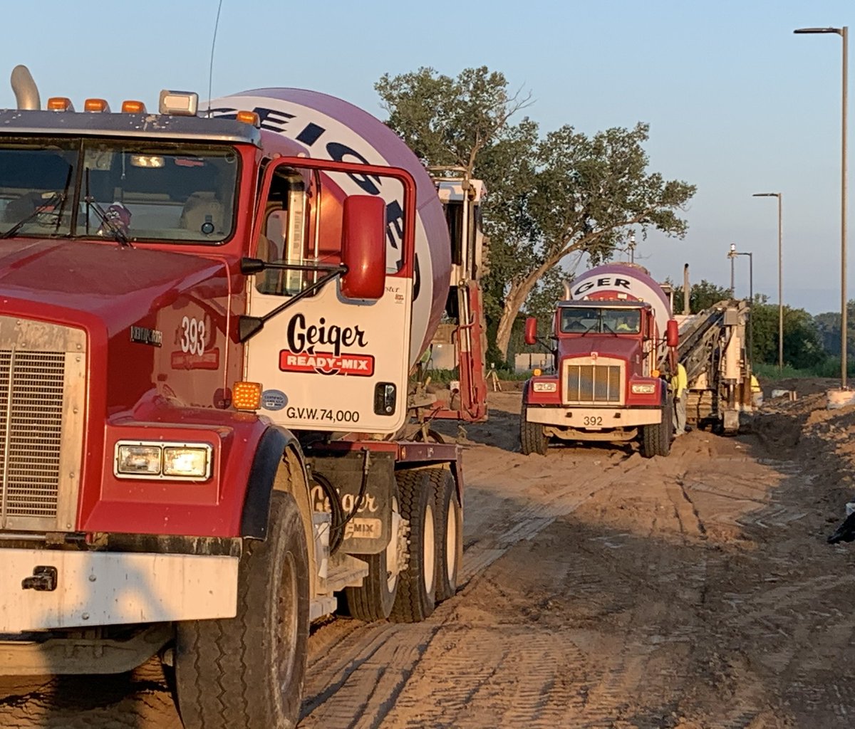 GeigerReadyMix's tweet photo. Curb machine ready! #readymixconcretesupplier #readymix #concrete #concreteconstruction #familybusiness #trucks #curbmachine #kansascity https://t.co/TgjncxzquT