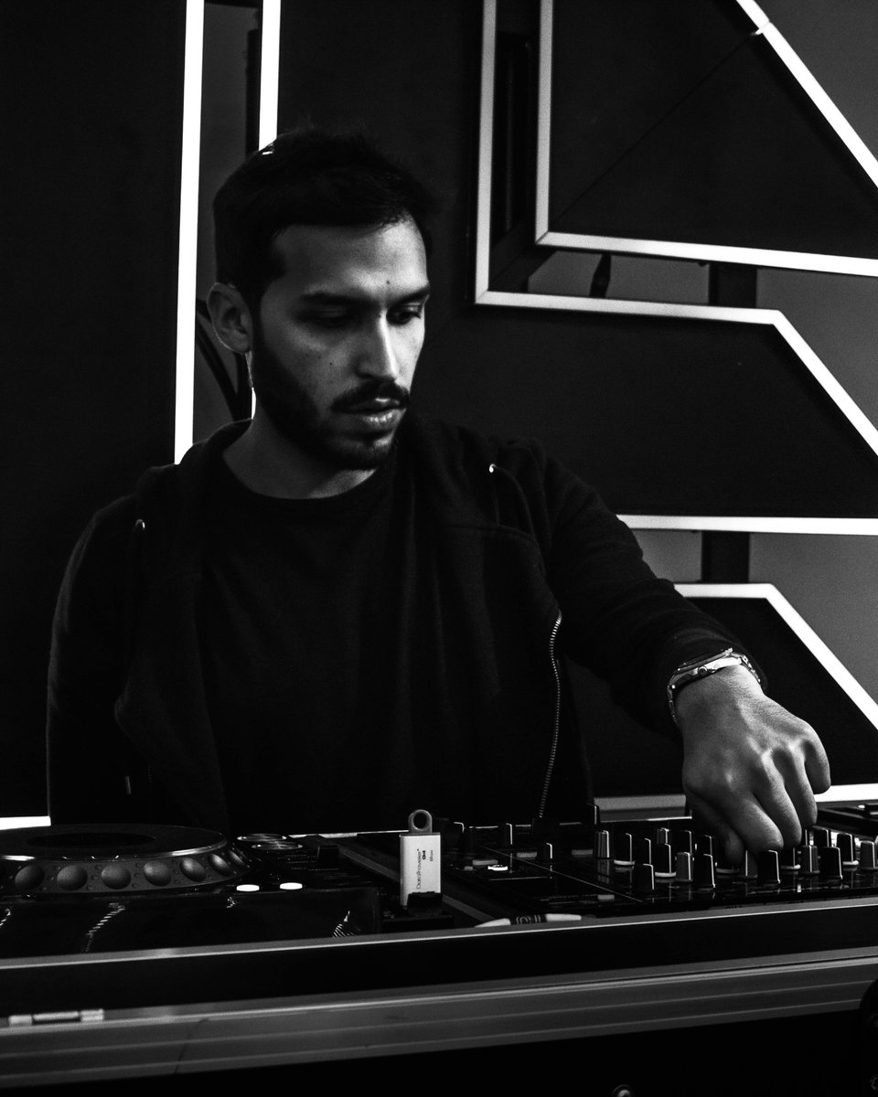 RevealedRec's tweet photo. One more day until @Blackcode_djs &amp; @9LivesPL drop 'Remedy' feat. @robbierosenlive 🤯 Did you pre-save this track already?➡️ https://t.co/qrhICKDssj https://t.co/QgmPTVBXX2