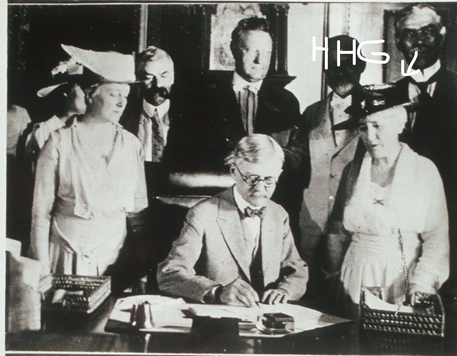 (1/6 Thread) Today I am thinking about  @helenhgardener, the woman who endured a public sex scandal at 23, changed her name + moved to NYC, and ended up securing Congressional passage of the  #19thAmendment   .  #19thAt100  #suffrage100