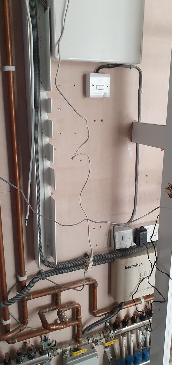 SPEC_Electrical's tweet image. Sorting out a network after the last sparky didn't meet the mark😁 #dothejobright #scardifields #cat6