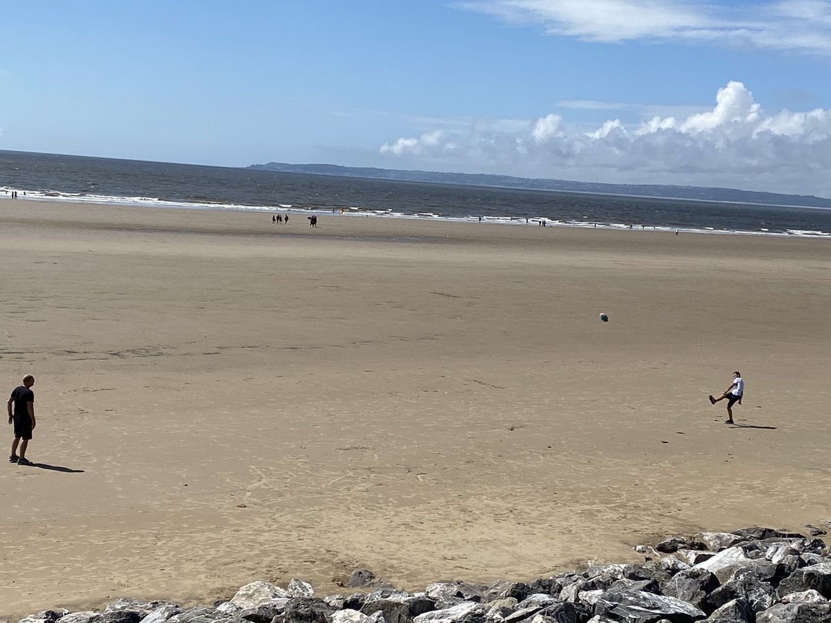 VirtualGirlLS's tweet photo. Hurray! Weโre at the beach! #onlyfortoday #betterthannothing #WelshBeaches https://t.co/RnBi3Ce3Em