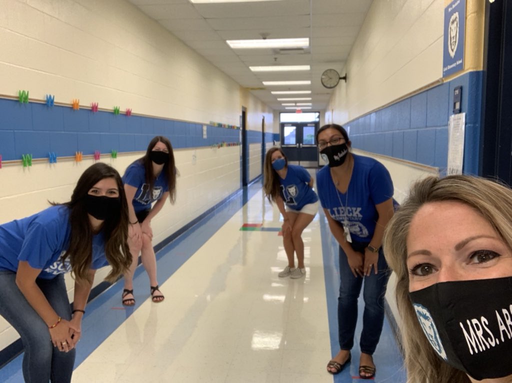 mabston1972's tweet photo. #convoselfie @NISDLieck @kelleybknight @BuckalewMrs @EidMeagan @mo_adams0411 @pepperarguello https://t.co/ymXQNhrESA