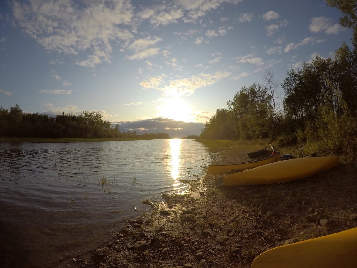 NWF_Research's tweet photo. #FieldworkFlashback Canoeing trip in the NWT 🛶 https://t.co/edU3pQFQmd