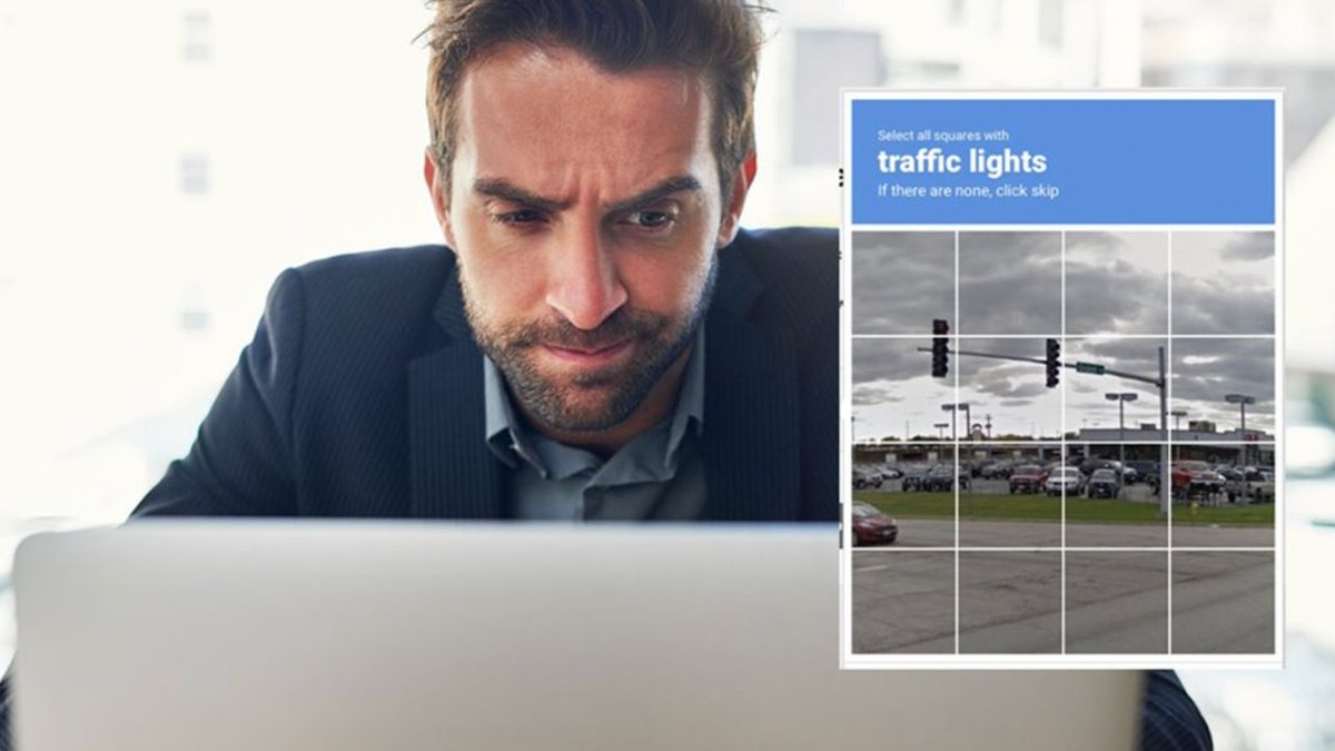 elmundotoday's tweet photo. Un ciclista suspende repetidamente el test «Captcha» al no identificar imágenes con semáforos: https://t.co/IjvWcIx6Vg https://t.co/AjmkpnBW0H