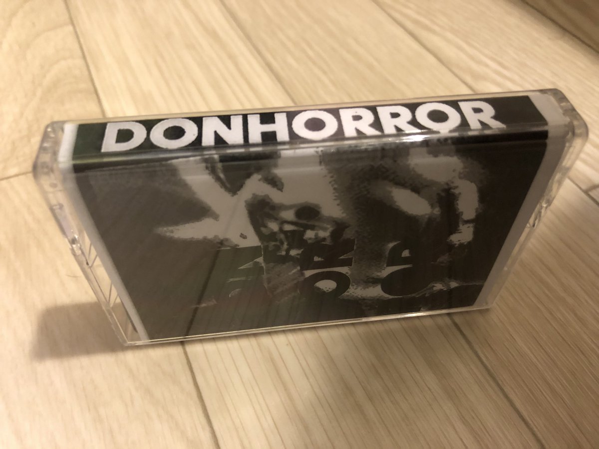 DONHORRORのカセットテープ
メンバーは穏やかそうな人ですが収録曲はいずれもヘヴィで心を掻き乱すようなアグレッシブさに富み、油断なりません。