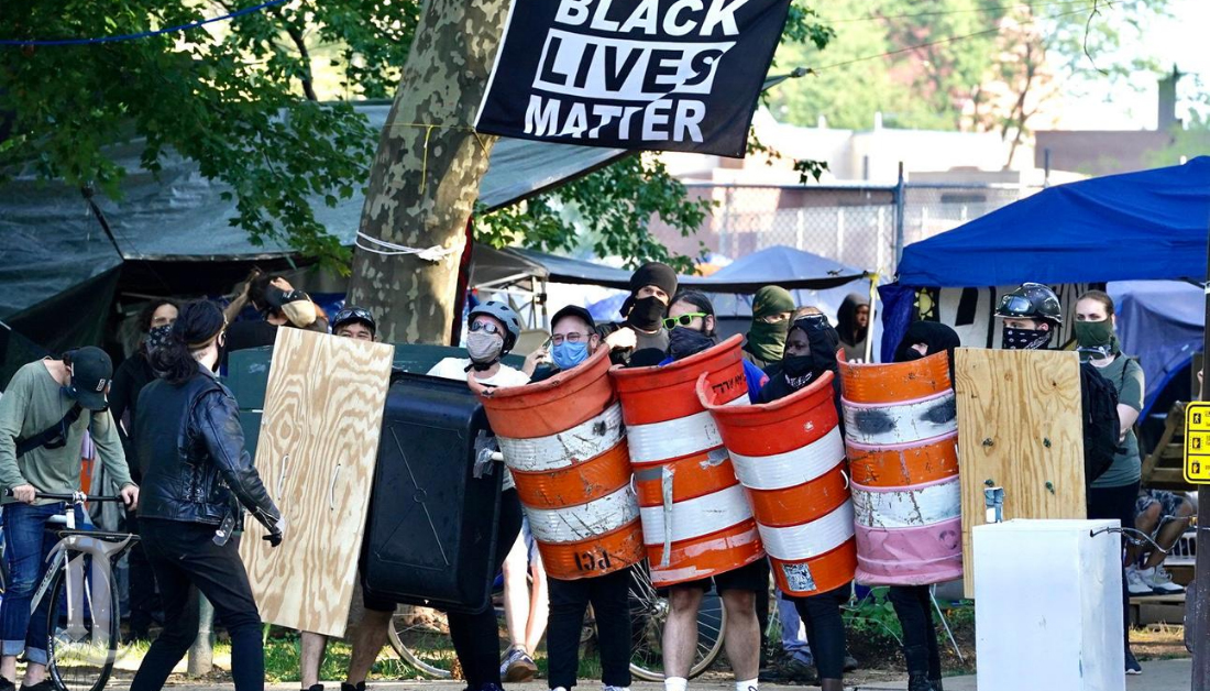 The Philadelphia Inquirer On Twitter Protesters Are Still Gathering At The Benjamin Franklin Parkway Encampment And Have Blocked Off Lanes Of Traffic Https T Co Jcicm3qyug