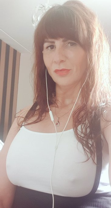 Hi Boi'z , I believe it's Twins Tuesday 😉 how could we let you all down when all we want to do is keep