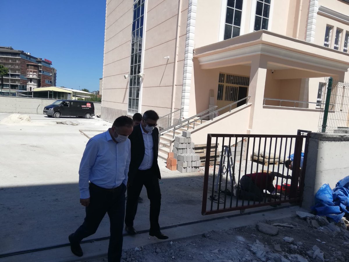 CoskunESEN57's tweet photo. İlkadim ilçemizde yapımı devam eden İlkadım İlkokulu Ana sınıfları ve Çay Mahellesindeki okul inşaatında incelemelerde bulundukSamsun için daha önceki yıllarda yaptığımız gibi bu eğitim öğretim yılında da hep beraber güzel şeyler yapacağımıza inanıyorum #okullarıbirlikteaçacağız https://t.co/zzCQ3EJCAH