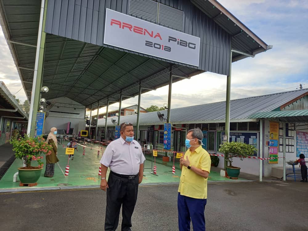simkuihian's tweet photo. SK Stapok, Batu Kawa 

Relieved that smooth 2nd day of school reopening. 

I enjoyed #TurunPadang to see myself, to learn together, solve issues on ground rather than reading reports.  

Very fortunate to be supported on ground by a fantastic #TeamDrSim, JKKK &amp; NGO since 2016. https://t.co/GHfpyy8Ful