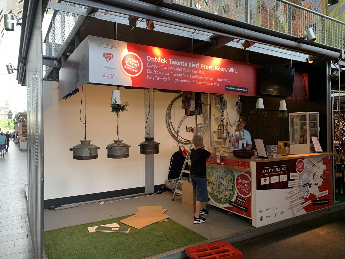 AmbassadeTwente's tweet photo. We zijn onze Twentse Streekproductenwinkel in de #markthal #rotterdam aan het verhuizen! Het wordt #mooier #groter #uitgebreider en #prominenter 😀#aanstreekelijk #twente #twentseambassade Hou ons in de gaten! https://t.co/Je1ofIH8w9