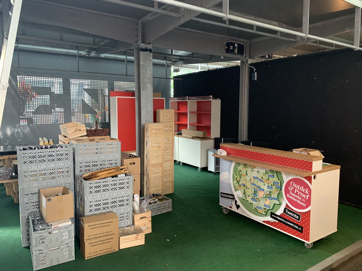 AmbassadeTwente's tweet photo. We zijn onze Twentse Streekproductenwinkel in de #markthal #rotterdam aan het verhuizen! Het wordt #mooier #groter #uitgebreider en #prominenter 😀#aanstreekelijk #twente #twentseambassade Hou ons in de gaten! https://t.co/Je1ofIH8w9