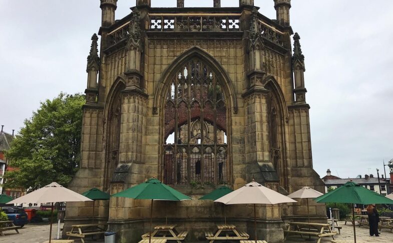 FOOD &amp; DRINK: Looking for outside drinks in Liverpool while the weather... isn't terrible? Here's our guide to the best places to drink outdoors in Liverpool. 

creativetourist.com/manchester/dri…