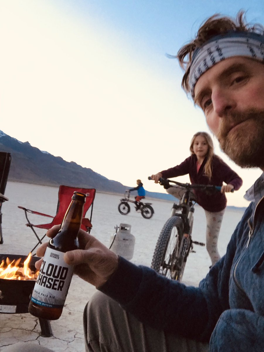 KeystoneBldg's tweet photo. @10BarrelBrewing Chasen the clouds at the Alvord desert https://t.co/NvOYNr02Lg