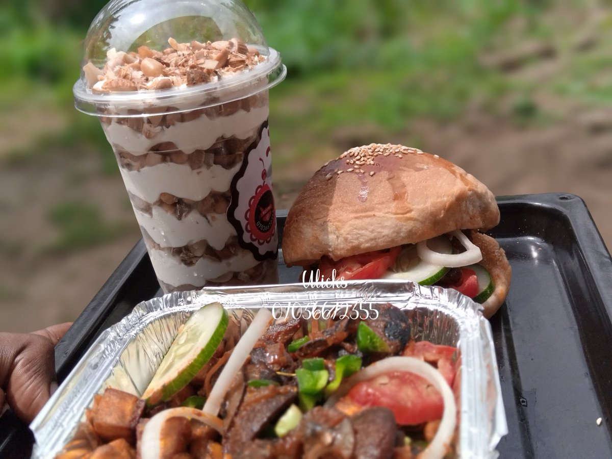 ubyicy's tweet photo. Lunch time out.
Greek yogurt (Nut-ty parfait)😋
Juicy Peppered snail. 
Beef Burger.
Yours foodierly 🤤
#Ulicks 
#AkwaIbomTwitter https://t.co/ssYuABTqvM