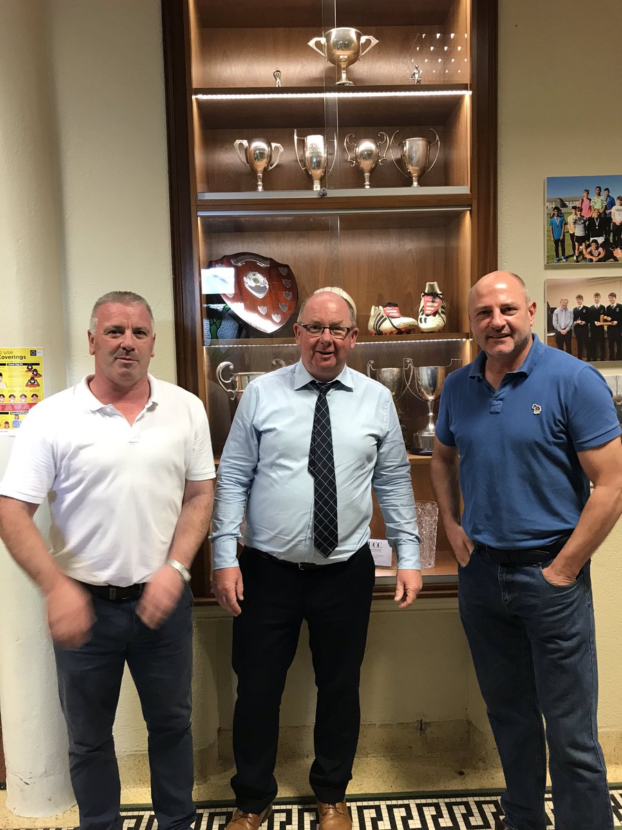 Chriost_Ri's tweet photo. #PPE supplies from two former @Chriost_Ri greats Stephen O Brien and Stephen Calnan @NemoRangersGAA #stephenobriensales some chat about PPE a lot of talk about football #riabu #ReopeningSchools #corkgaa https://t.co/g2IN6VspZh