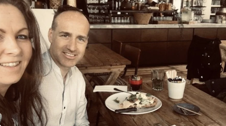 Er zijn momenten dat Charlotte zich alleen voelt na het overlijden van Koos. Ze merkt dat ze toe is aan een nieuw levensmaatje. ‘Koos drukte mij altijd op het hart dat hij hoopte dat ik niet lang alleen zou blijven.’ 

➡️ Lees haar blog: ikmisje.eo.nl/themas/blog/bl…