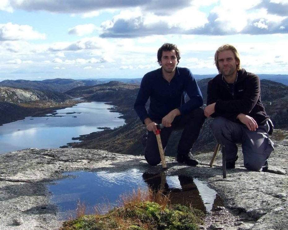 nickmwroberts's tweet photo. #GeoHammerTime Norway is made of proper rock requiring proper hammers https://t.co/0c6wLjjB5r