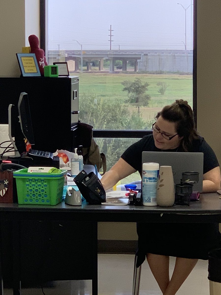 VEHSTitans's tweet photo. Rockinโ already this AM! Letโs gooooo! #eastsidebeastside #riseasone #togetherandapart #virtuallearning #teachersmakethe๐goround @VictoriaISD @Vicadvocate https://t.co/9JACbPLUAh