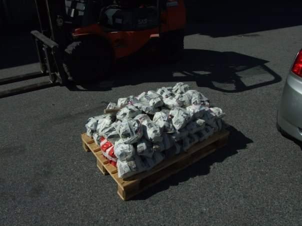 nickmwroberts's tweet photo. #GeoHammerTime Norway is made of proper rock requiring proper hammers https://t.co/0c6wLjjB5r