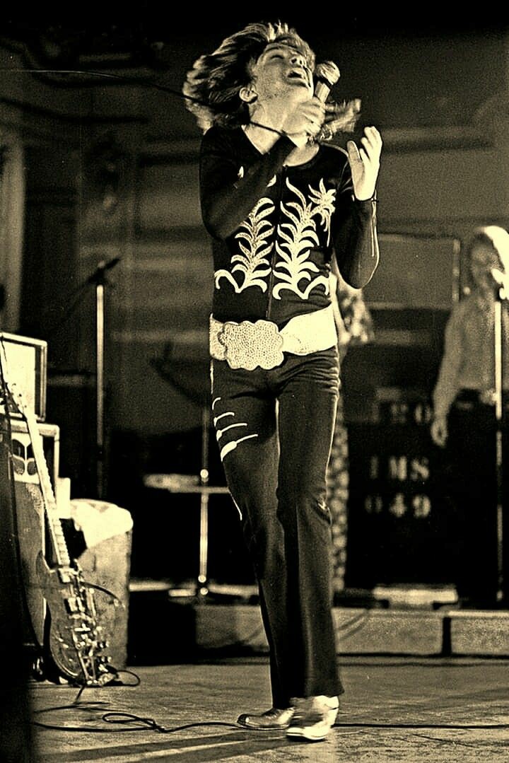 jessbythebsb's tweet photo. #TodaysDavidPicOfTheDay
His performances we're & still are magical, David brings you on that musical journey through each song even more now their very important to each and everyone of us.. ππ πΆ #DavidCassidy #specialperformer #cutetush #4everinlove #ourDavid https://t.co/kRT57RDYRy
