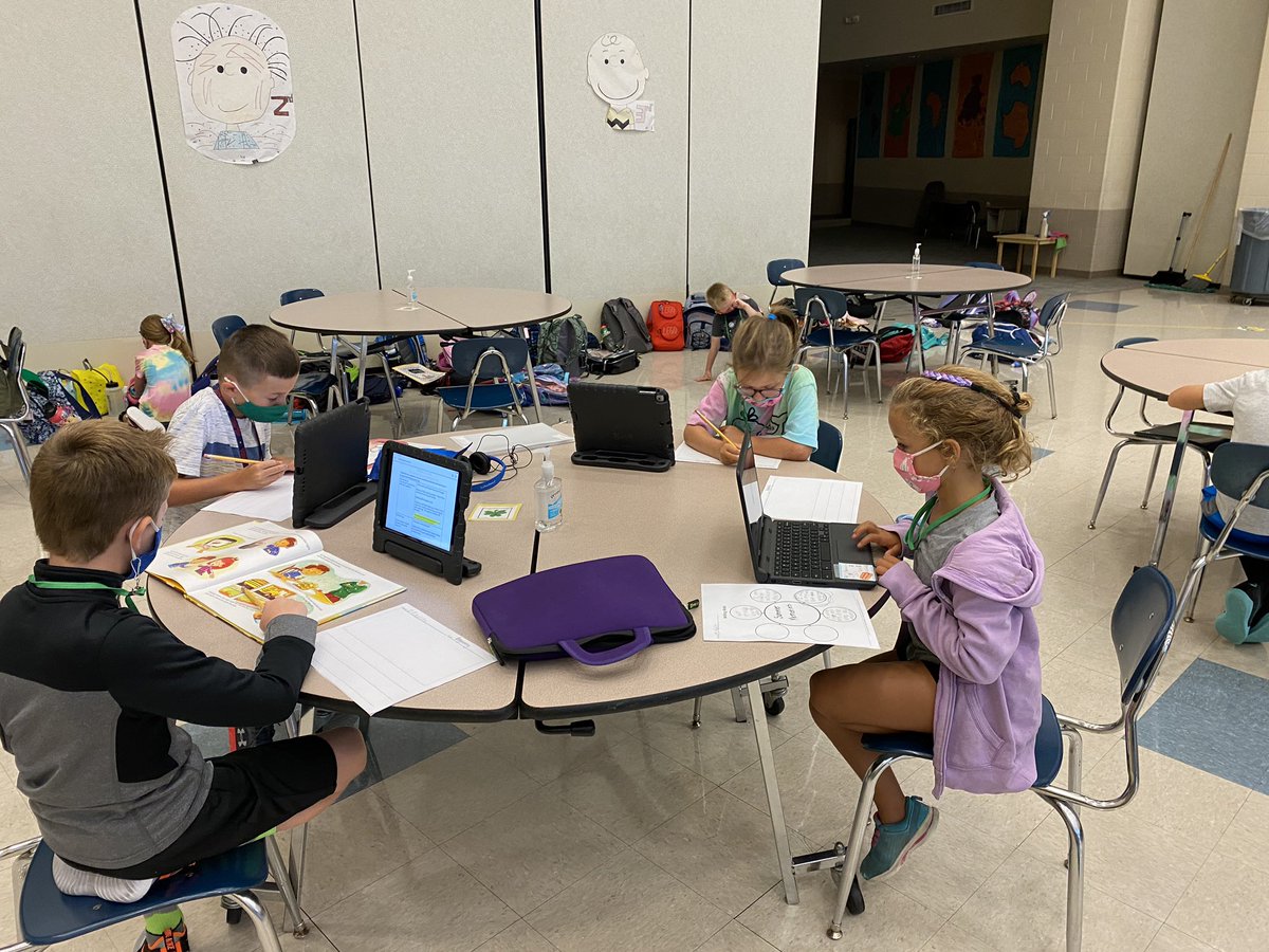 RobinLynchOT's tweet photo. So very proud of our BAC kids and staff! Getting right to work in their cohort virtual day! #WWSallin #OTESacorns #perseverance https://t.co/zdH4q3GD1w