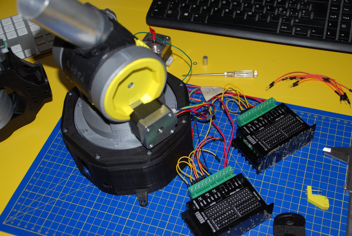 GiovanniLerda's tweet image. Test days 👷

✅ OFFICIAL WEBSITE:lerdagiovanni.wixsite.com/kauda

🤖 Instructables: instructables.com/id/KAUDA-Robot…

#KAUDA #RoboticArm #Robotics #DIY #Robot #Instructables #Arduino #electronics