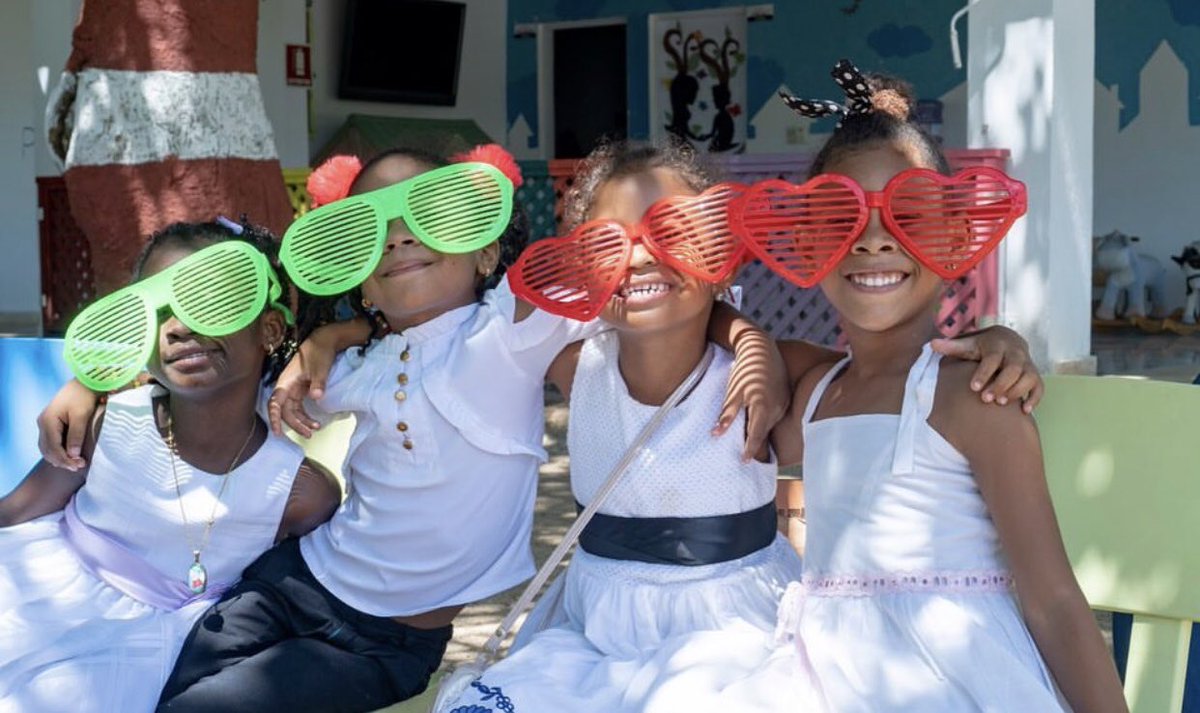 forjando1futuro's tweet photo. Con Dios mediante muy pronto podremos abrazarnos de nuevo! Mientras tanto, #QuedateEnCasa y cuídate a tí y a los demás. 🙏♥️ #ForjandoUnFuturo #CEFUF #RepublicaDominicana #Educacion https://t.co/YUSluu69eb