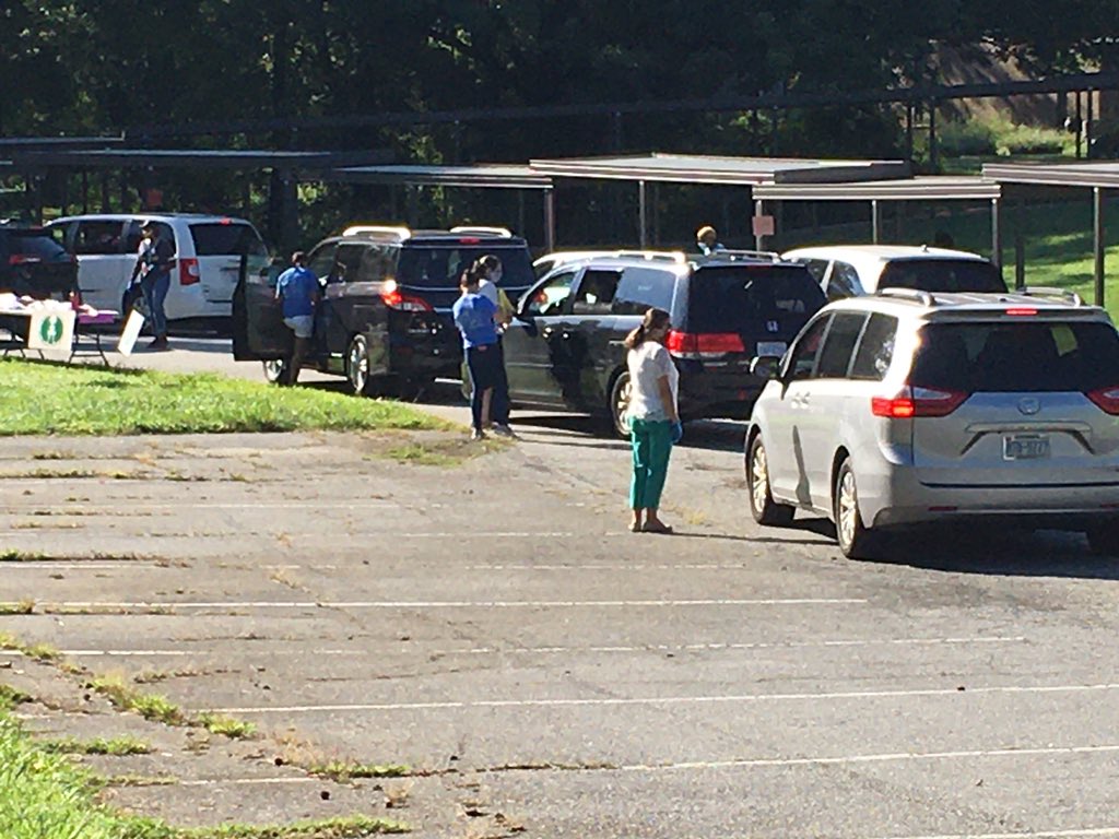 IPEPirates's tweet photo. Irving Park 1st grade Drive-Through today!  Our staff and students are ready to get busy learning!   It’s a fantastic day at The Park!!!! @GCSchoolsNC @IrvingParkPTA @MarchKendra https://t.co/xdOXJTEJxD