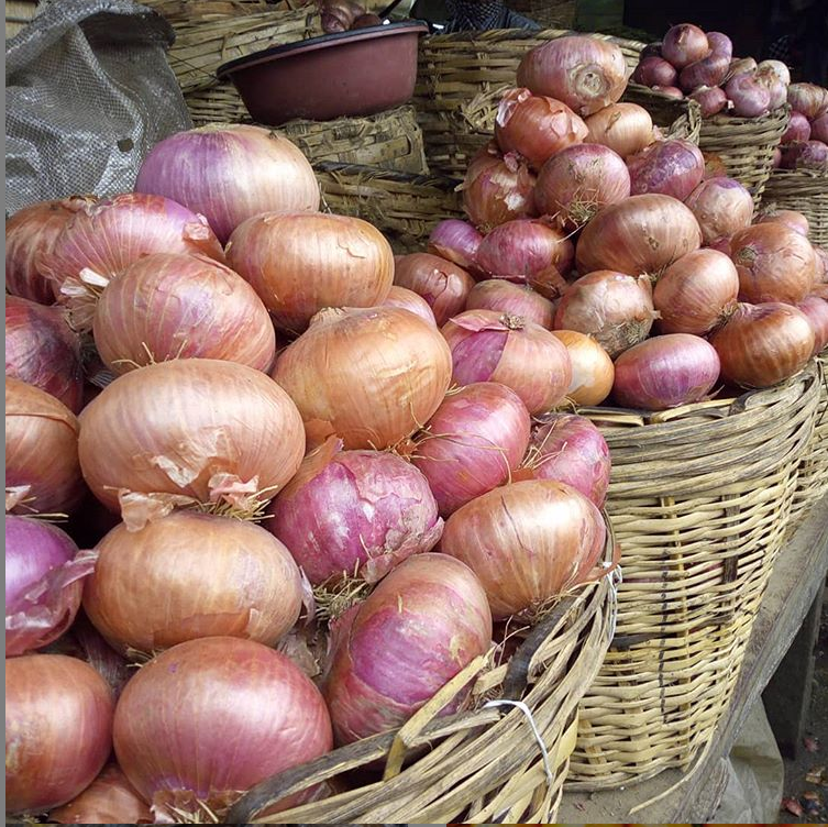 lizandbethfoods's tweet photo. Basket of Tomatoes: 5000
100 tubers of yam: 70,000
Small basket of Onions: 15,000
A portion of Ram: 8000
Please tag restaurant and hotel owners to see this.
#twittervendor #legitvendor #sales #cowsharing #foodsupply #cowsharing https://t.co/a4ZgsKe4E3
