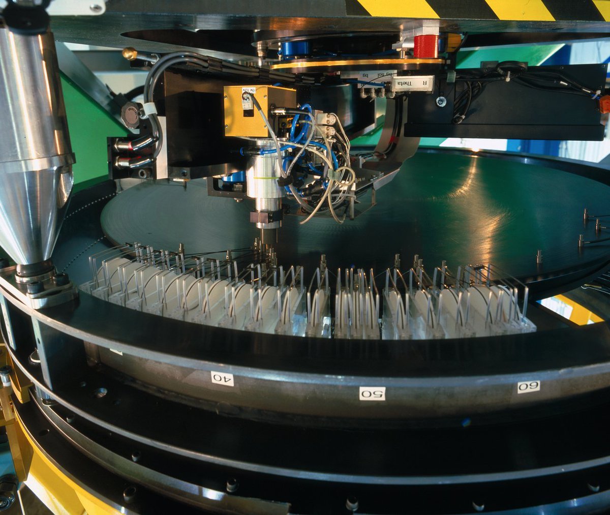 15/ There are a few ways around this. One is to use optical fibers. The FLAMES instrument at Paranal has a robot that can arrange about 130 fibers within the field of view in a few minutes, so we can observe different samples of objects during the same night.(ESO)