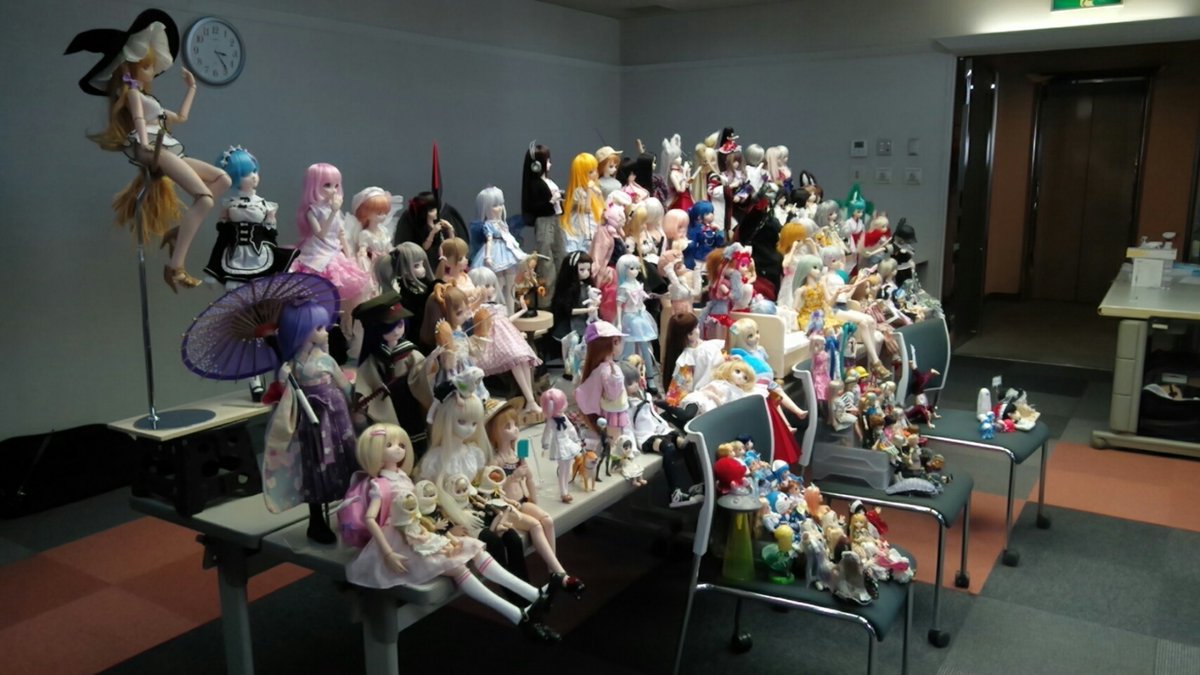 DrREX830's tweet photo. #DOF11 。
集合写真の別アングル、と自分の領域。
自分と弟子とで密度上げてるなぁ。
参加者30名、参加ドール140体(共に概算)。
お疲れさまでした。
次はコロナ抜きでやろうぜ!(願望) https://t.co/SqicYom2mM