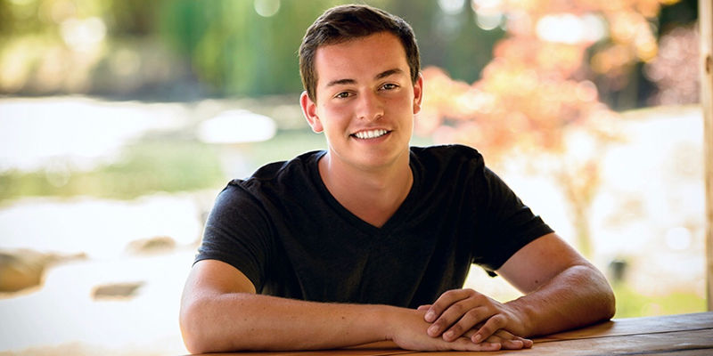 Applying his #Purdue training and education, athletic training major Hayden White acted quick on his feet, helping to save the life of an Indianapolis-area lifeguard who collapsed from heat stroke at a community pool. #Boilermakers
purdue.university/3170ZFv