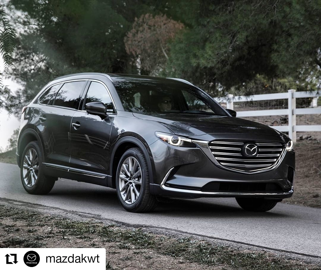 Q8 Grand Limo Chauffeur Driven Black Car In Kuwait