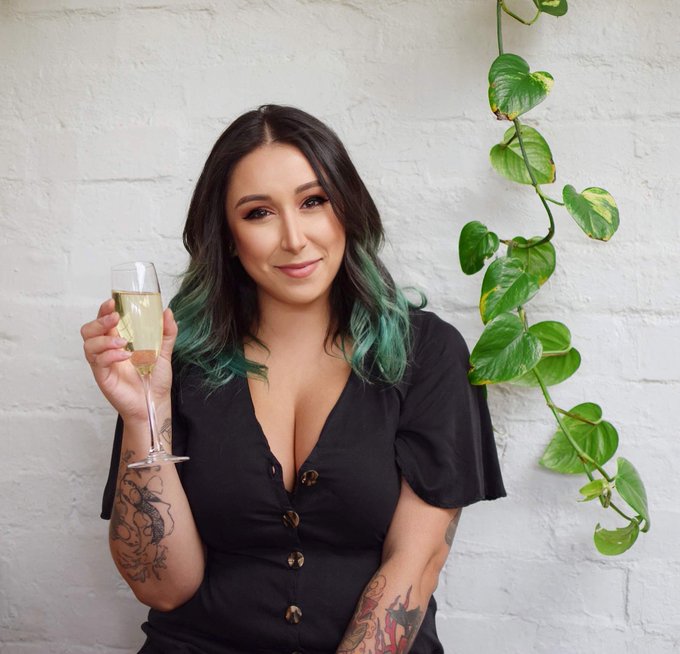 I would like to sit in a cafe and drink champagne for breakfast again please 🍾 https://t.co/QhVVrYDb<a href="/tag/hotel"class="tags"><span>#hotel</span></a>