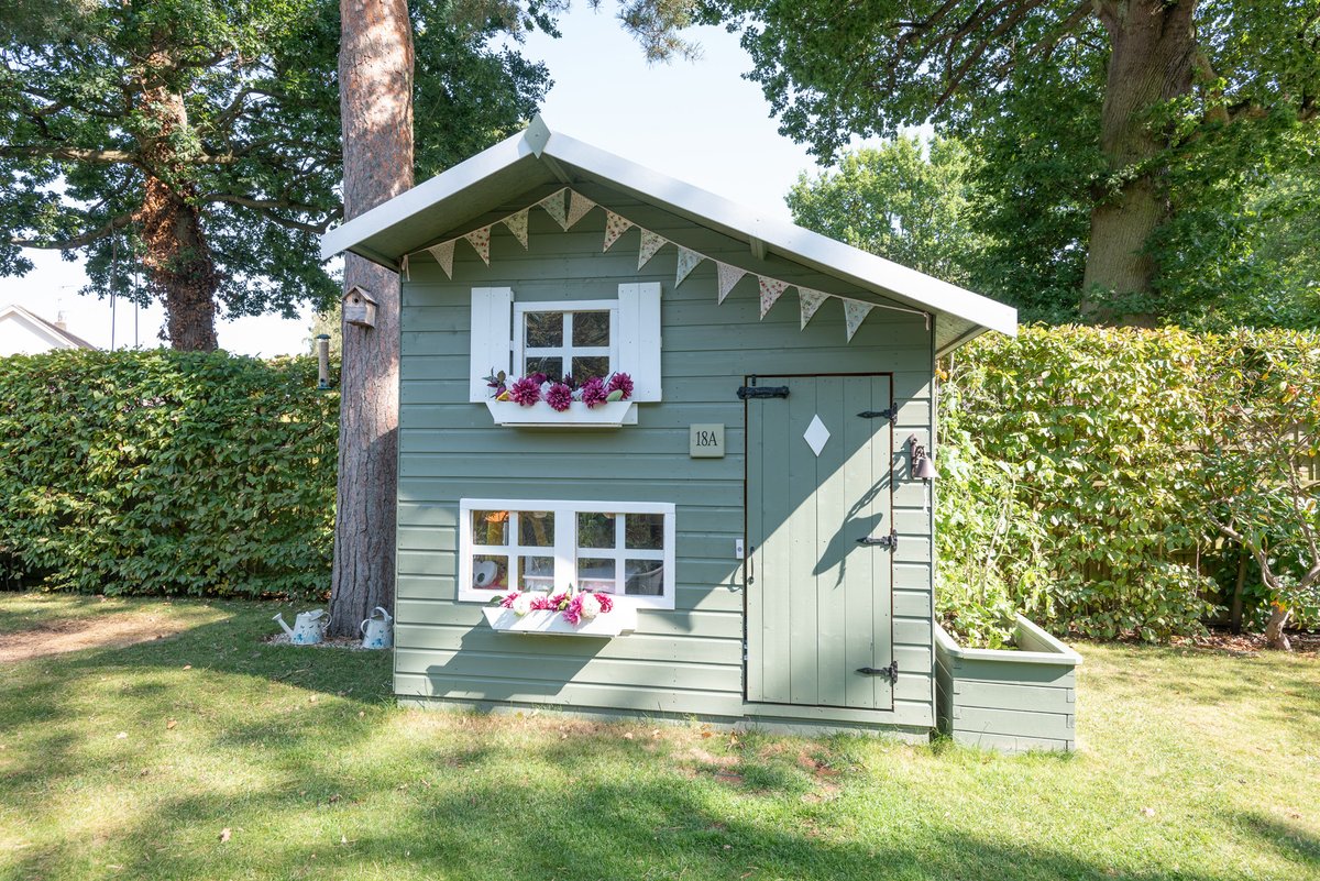 ViewPhotosUK's tweet photo. What's a lovely project at the beginning of the week!
#garden_rooms, #garden #garden  #House #photography #summer #kids https://t.co/q9lfXBfQZs