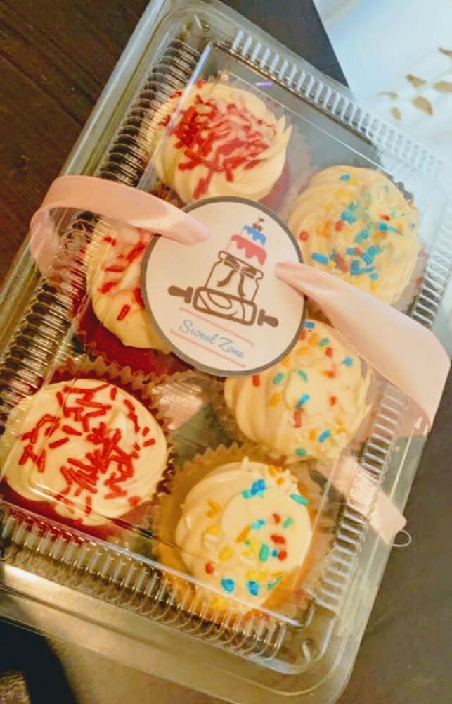 sweetzone4's tweet photo. People are you ready 👀
  حنعمل لكم هدية سريعة
بوكس كب كيك 6 قطع بنكهات من إختيارك 
كل العليك. Follow لحسابنا و كت تويت و اكتر كت تويت عليها عدد لايكات حيفوزو بالبوكس 👏
.
(الخرطوم او بحري) 
و بكره حتطلع ليهو الهدية💖💖🍰 https://t.co/kQEzca7yKo