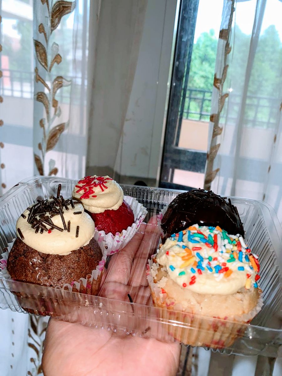 sweetzone4's tweet photo. People are you ready 👀
  حنعمل لكم هدية سريعة
بوكس كب كيك 6 قطع بنكهات من إختيارك 
كل العليك. Follow لحسابنا و كت تويت و اكتر كت تويت عليها عدد لايكات حيفوزو بالبوكس 👏
.
(الخرطوم او بحري) 
و بكره حتطلع ليهو الهدية💖💖🍰 https://t.co/kQEzca7yKo