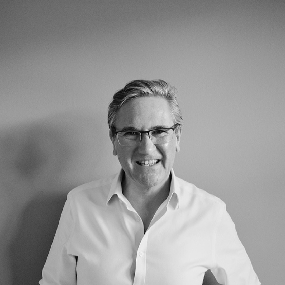 RCAShortCourses's tweet photo. Gain a comprehensive insight into how to apply service-design approaches to your own business with @clivegrinyer on our ONLINE Service Design Masterclass  7, 8, 14 &amp; 15 September.
Final places, book now: https://t.co/fJyitPTxVA

#servicedesign #innovation #business https://t.co/zH08aG2MSG